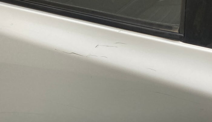 2012 Toyota Etios Liva G, Petrol, Manual, 47,223 km, Right rear door - Minor scratches