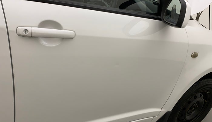 2011 Maruti Swift VXI, Petrol, Manual, 1,04,553 km, Driver-side door - Slightly dented