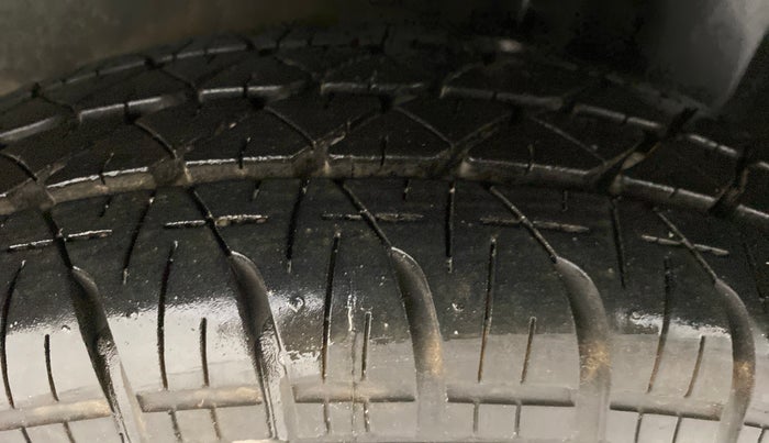 2012 Maruti Ritz VXI, Petrol, Manual, 55,618 km, Left Rear Tyre Tread
