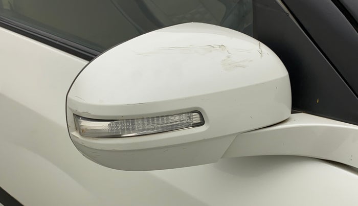 2016 Maruti Swift Dzire ZXI, Petrol, Manual, 82,298 km, Right rear-view mirror - Indicator light has minor damage