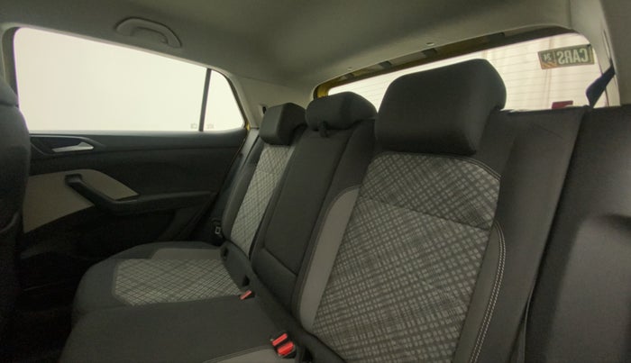 2021 Volkswagen TAIGUN HIGHLINE 1.0 TSI AT, Petrol, Automatic, 39,263 km, Right Side Rear Door Cabin