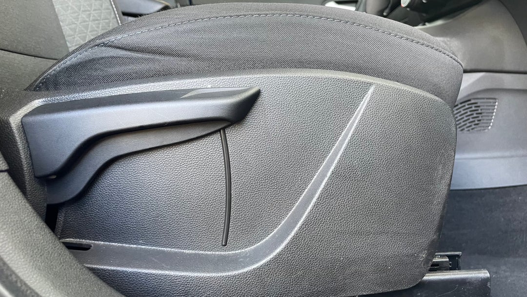 2021 Renault Captur Life, Automatic, 55686 km, Drivers Side Adjustment Panel