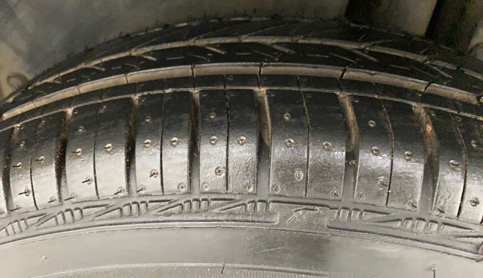 2012 Maruti Swift VXI, Petrol, Manual, 44,030 km, Left Rear Tyre Tread