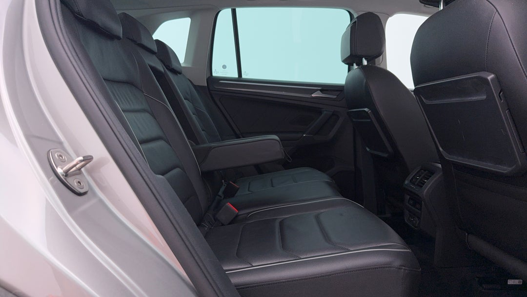 2017 Volkswagen Tiguan 162 Tsi Highline, Automatic, 120841 km, Right Side Rear Door Cabin View