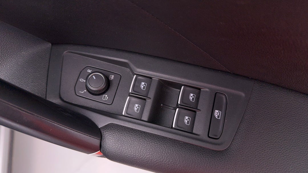 2017 Volkswagen Tiguan 162 Tsi Highline, Automatic, 120841 km, Drivers Side Door Panel Controls