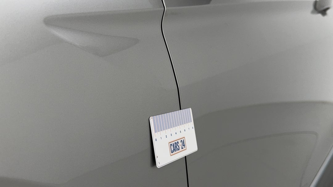 2017 Volkswagen Tiguan 162 Tsi Highline, Automatic, 120841 km, Quarter Panel Front LHS Guard Chip