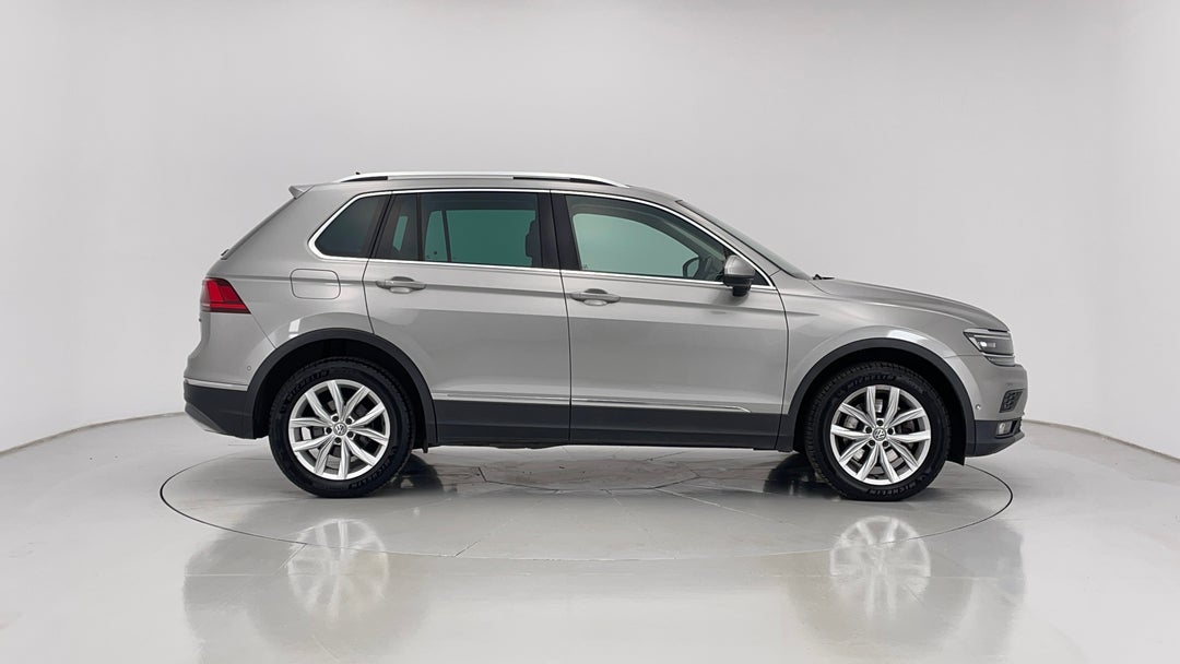 2017 Volkswagen Tiguan 162 Tsi Highline, Automatic, 120841 km, Right Side View