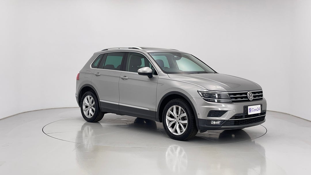 2017 Volkswagen Tiguan 162 Tsi Highline, Automatic, 120841 km, Right Front Diagonal (45- Degree) View