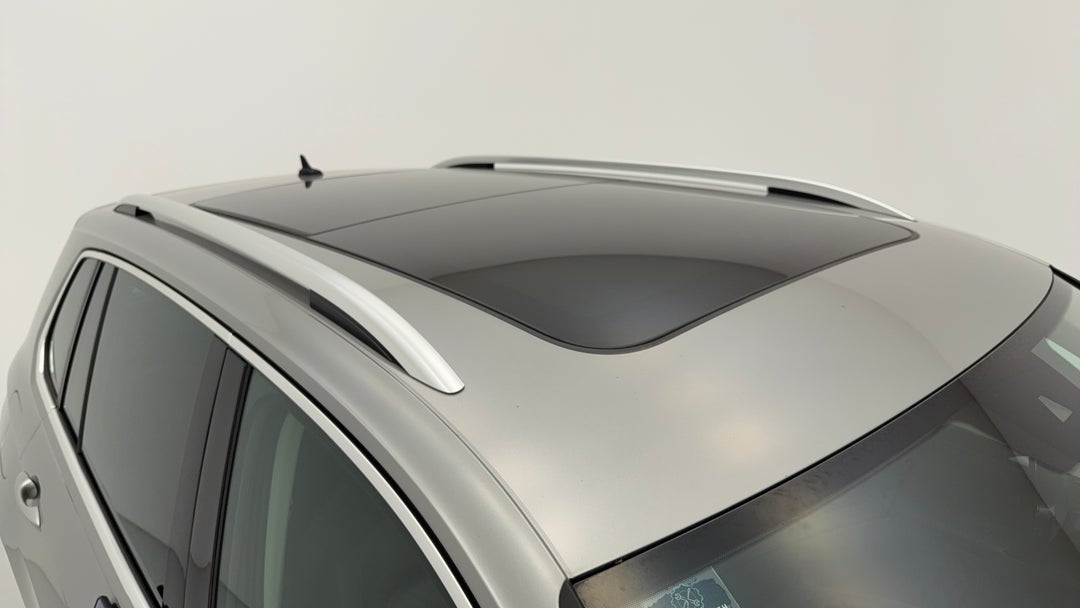 2017 Volkswagen Tiguan 162 Tsi Highline, Automatic, 120841 km, Roof/Sunroof View