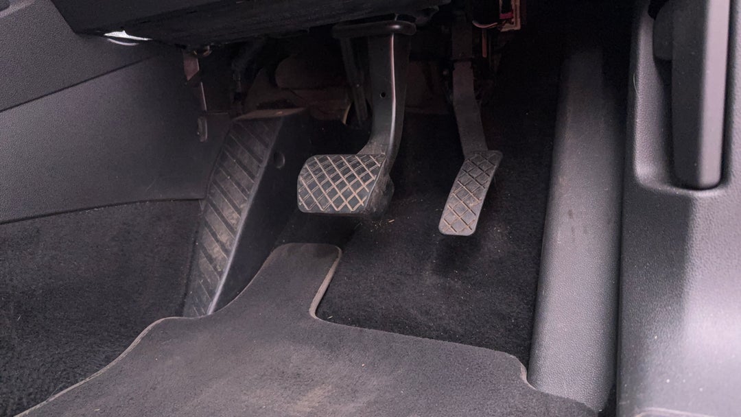 2017 Volkswagen Tiguan 162 Tsi Highline, Automatic, 120841 km, Pedals and Footmat