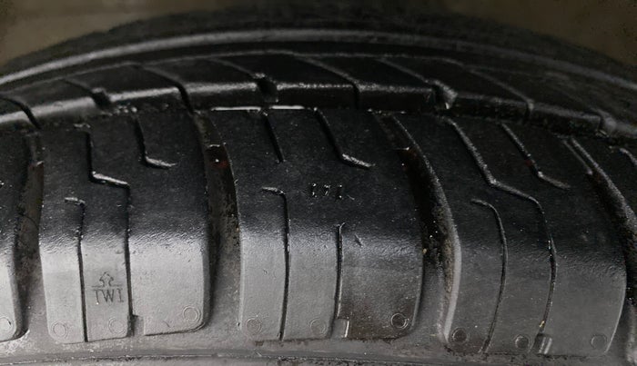 2011 Maruti Ritz VXI, Petrol, Manual, 74,068 km, Left Front Tyre Tread