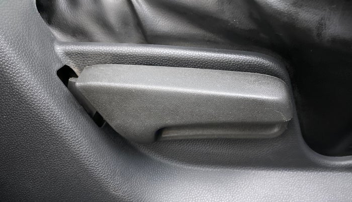 2011 Maruti Ritz VXI, Petrol, Manual, 74,068 km, Driver Side Adjustment Panel