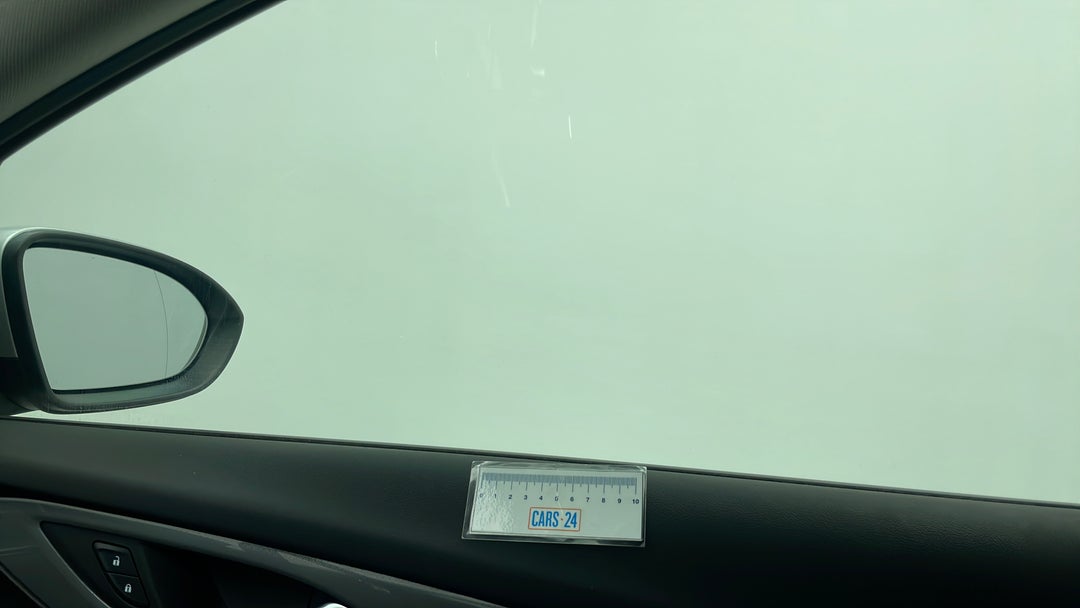 2018 Holden Commodore Lt, Automatic, 39135 km, Window Glass Front RHS Tinting Scratched