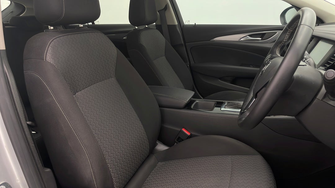 2018 Holden Commodore Lt, Automatic, 39135 km, Right Side Front Door Cabin View