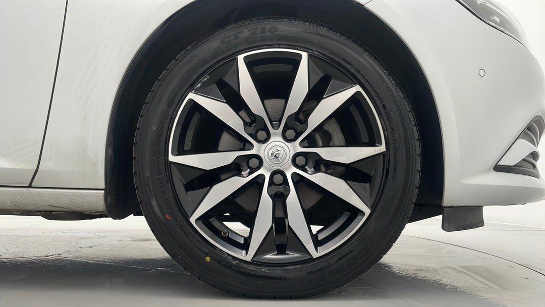 2018 Holden Commodore Lt, Automatic, 39135 km, Right Front Wheel