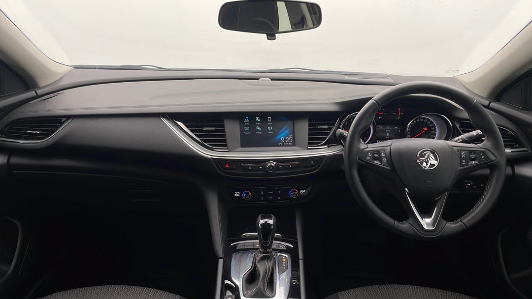 2018 Holden Commodore Lt, Automatic, 39135 km, Dashboard View