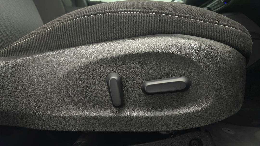 2018 Holden Commodore Lt, Automatic, 39135 km, Drivers Side Adjustment Panel