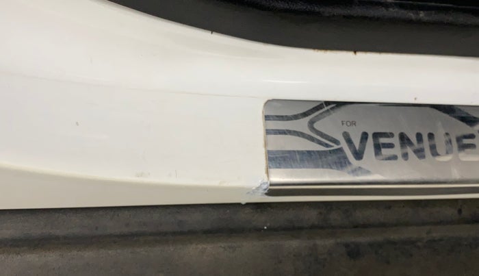 2019 Hyundai VENUE SX PLUS 1.0 TURBO DCT, Petrol, Automatic, 73,008 km, Right running board - Slightly rusted
