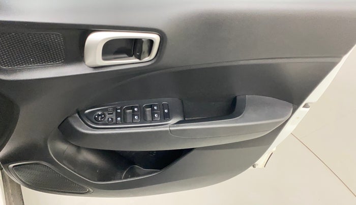 2019 Hyundai VENUE SX PLUS 1.0 TURBO DCT, Petrol, Automatic, 73,008 km, Driver Side Door Panels Control