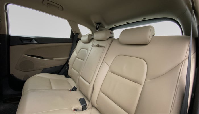 2016 Hyundai Tucson 2WD AT GLS DIESEL, Diesel, Automatic, 1,13,288 km, Right Side Door Cabin View