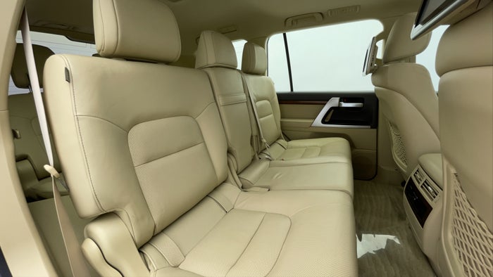 TOYOTA LAND CRUISER-Right Side Door Cabin View