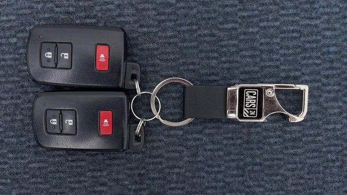 TOYOTA LAND CRUISER-Key Close-up