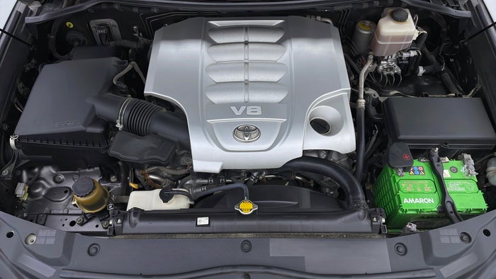 TOYOTA LAND CRUISER-Engine Bonet View