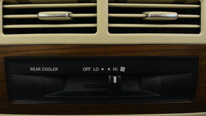 TOYOTA LAND CRUISER-Rear AC Temperature Control
