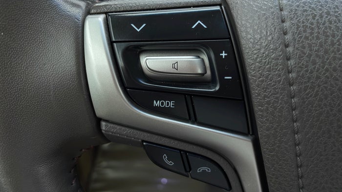 TOYOTA LAND CRUISER-Drivers Control
