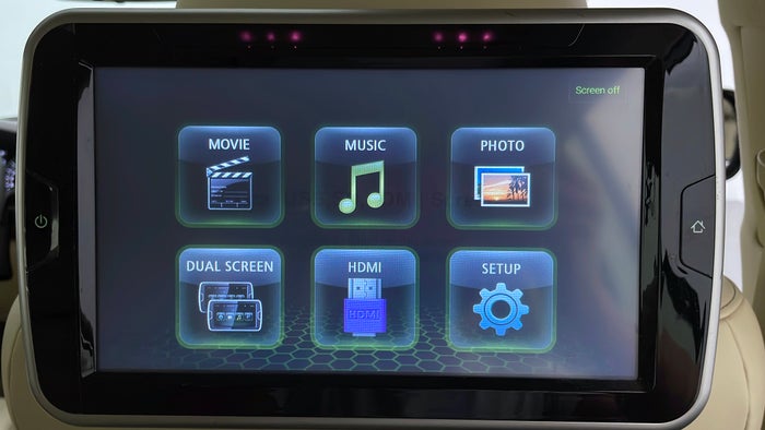 TOYOTA LAND CRUISER-Display Screen For Rear Passengers