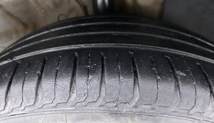 2019 Hyundai VENUE SX(O) CRDi, Diesel, Manual, 32,716 km, Right Front Tyre Tread