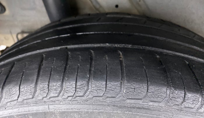 2019 Hyundai VENUE SX(O) CRDi, Diesel, Manual, 32,716 km, Right Rear Tyre Tread
