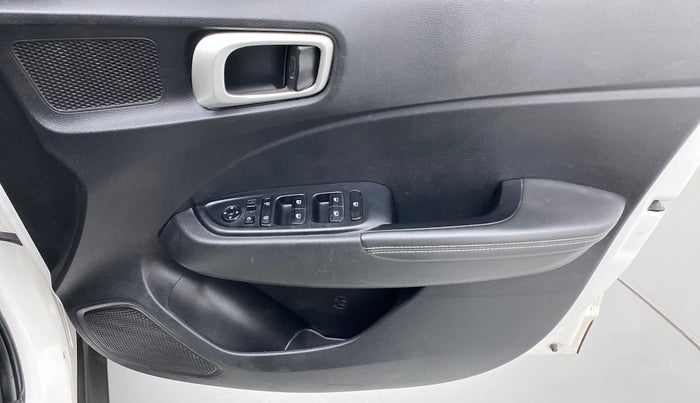 2019 Hyundai VENUE SX(O) CRDi, Diesel, Manual, 32,716 km, Driver Side Door Panels Control