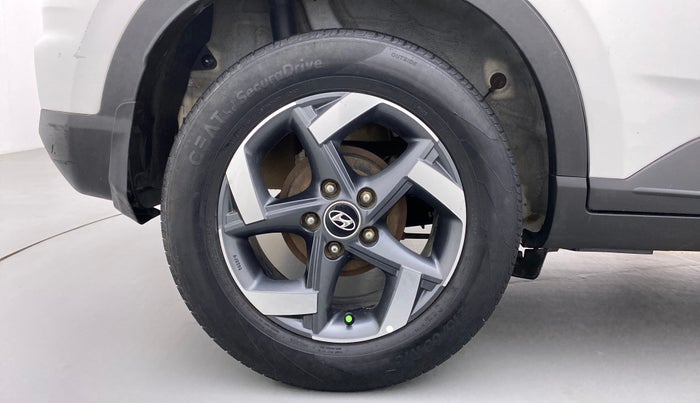 2019 Hyundai VENUE SX(O) CRDi, Diesel, Manual, 32,716 km, Right Rear Wheel