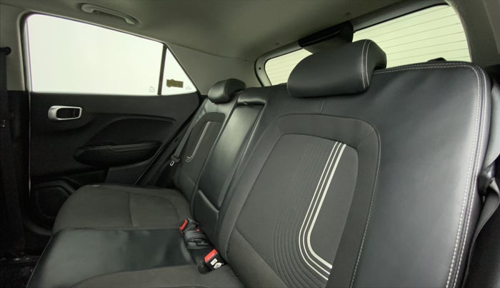 2019 Hyundai VENUE SX(O) CRDi, Diesel, Manual, 32,716 km, Right Side Rear Door Cabin