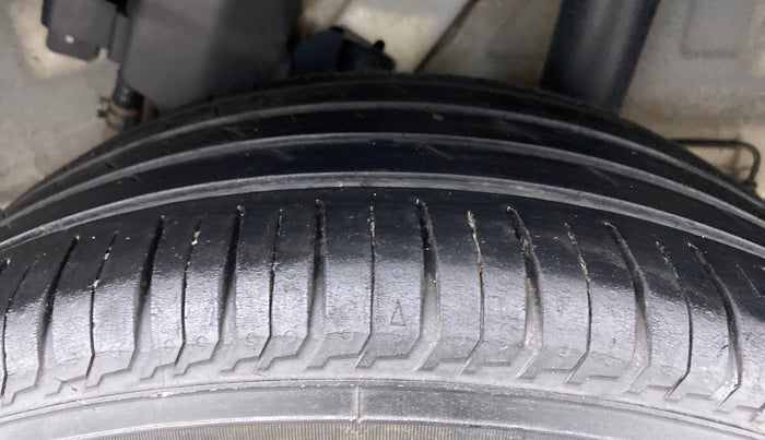 2019 Hyundai VENUE SX(O) CRDi, Diesel, Manual, 32,716 km, Left Rear Tyre Tread