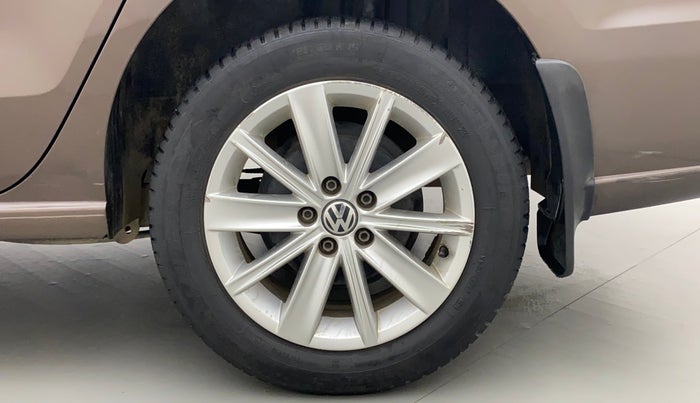 2016 Volkswagen Vento HIGHLINE 1.5 AT, Diesel, Automatic, 1,00,894 km, Left Rear Wheel