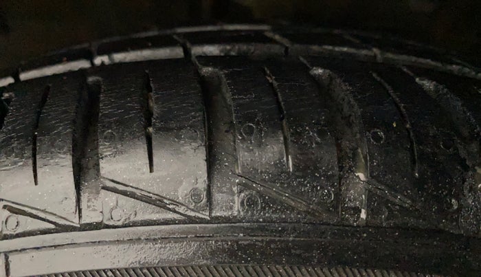 2012 Hyundai i10 SPORTZ 1.2, Petrol, Manual, 57,828 km, Left Front Tyre Tread