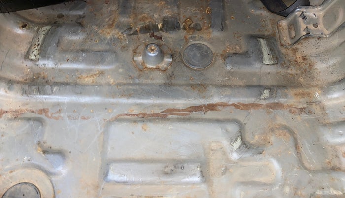 2011 Hyundai Santro Xing GLS, Petrol, Manual, 1,41,380 km, Boot floor - Slight discoloration