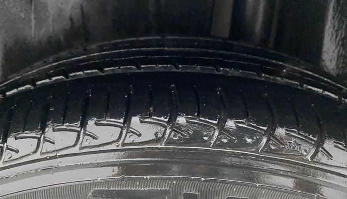 2018 Maruti Ciaz ZETA 1.4  AT PETROL, Petrol, Automatic, 64,501 km, Left Rear Tyre Tread