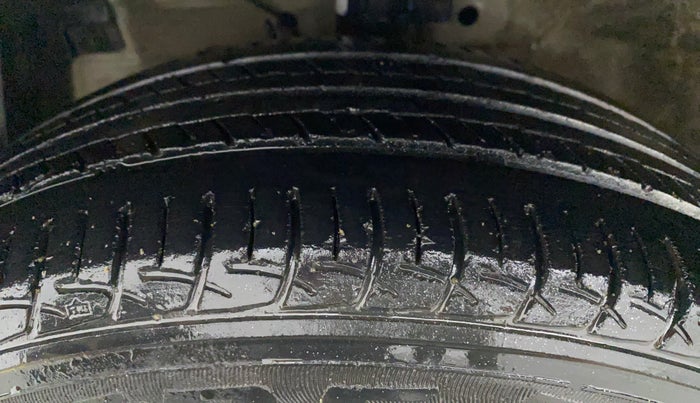 2018 Maruti Ciaz ZETA 1.4  AT PETROL, Petrol, Automatic, 64,501 km, Left Front Tyre Tread
