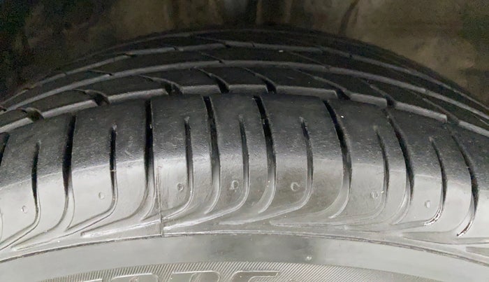 2012 Toyota Etios V, Petrol, Manual, 45,667 km, Right Front Tyre Tread