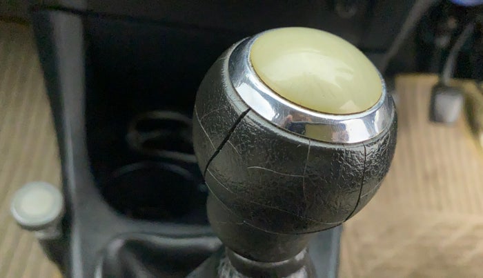 2012 Toyota Etios V, Petrol, Manual, 45,667 km, Gear lever - Knob cover torn