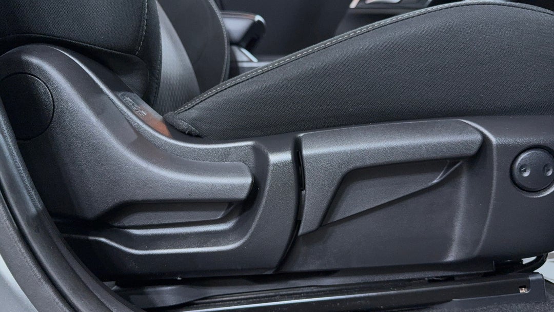 2024 Mitsubishi Outlander Es 5 Seat (2wd), Automatic, 54378 km, Drivers Side Adjustment Panel