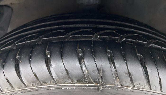 2014 Hyundai i20 MAGNA O 1.2, Petrol, Manual, 42,432 km, Left Front Tyre Tread