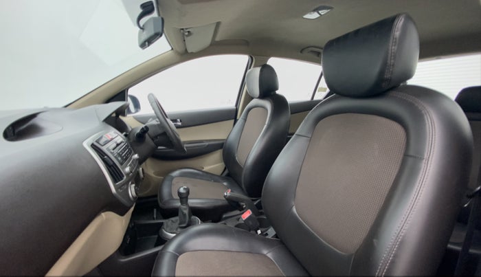 2014 Hyundai i20 MAGNA O 1.2, Petrol, Manual, 42,432 km, Right Side Front Door Cabin