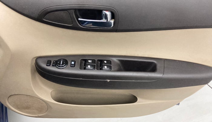 2014 Hyundai i20 MAGNA O 1.2, Petrol, Manual, 42,432 km, Driver Side Door Panels Control