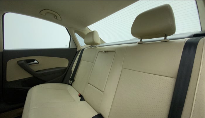 2015 Volkswagen Vento HIGHLINE 1.5 AT, Diesel, Automatic, 89,657 km, Right Side Rear Door Cabin
