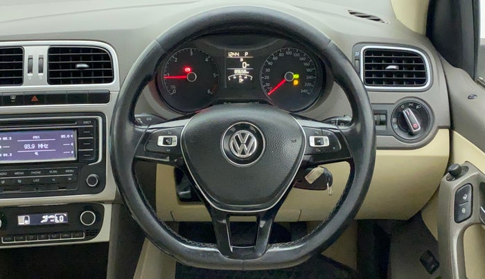 2015 Volkswagen Vento HIGHLINE 1.5 AT, Diesel, Automatic, 89,657 km, Steering Wheel Close Up