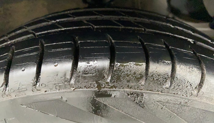 2014 Hyundai Eon MAGNA +, Petrol, Manual, 80,594 km, Right Front Tyre Tread